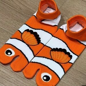 🐠 Orange Clownfish Split-Toe Socks – One Size